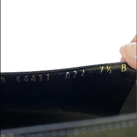 Salvador Ferragamo patent crisscross flats 7.5 B - Picture 7 of 7